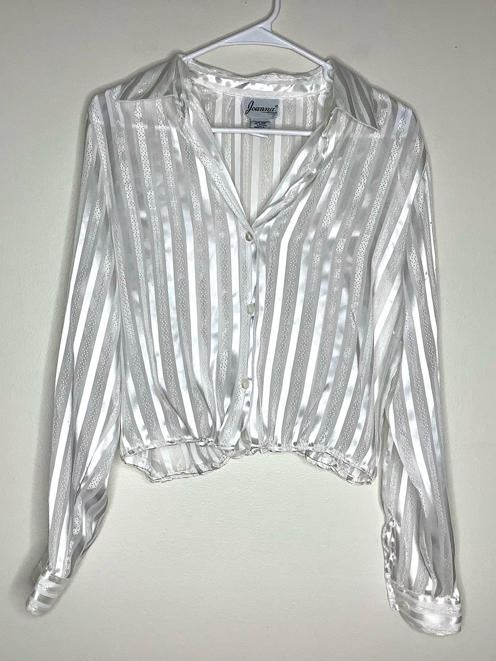 < Vintage Joanna White Striped Sheer Satin Button-Front Top > - Picture 1 of 7